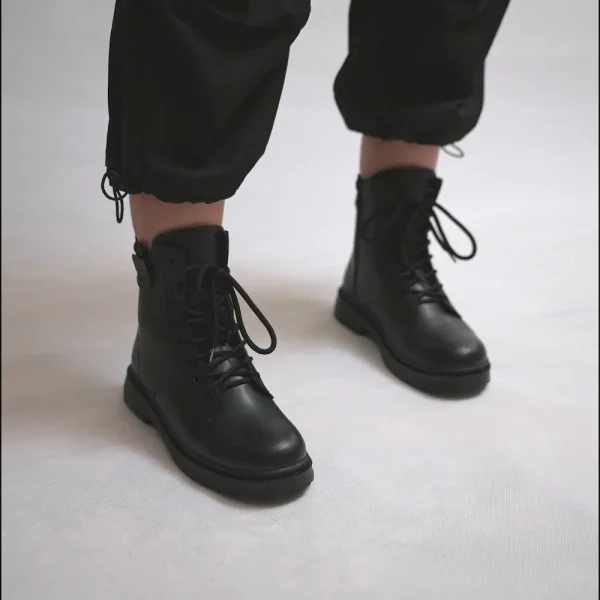 کد 2030 | نیم بوت چرم بند دار - Image 2